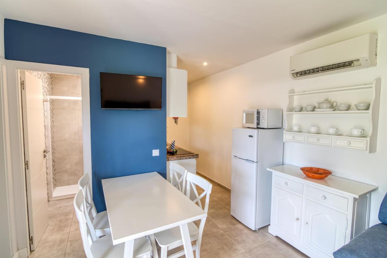 Apartamentos Las Golondrinas Cala' en Bosch Bagian luar foto