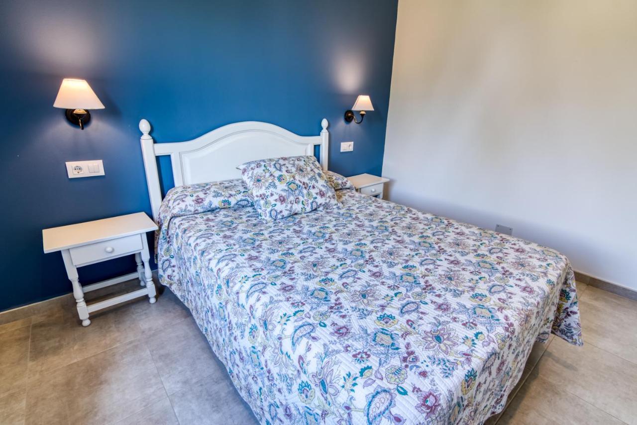 Apartamentos Las Golondrinas Cala' en Bosch Bagian luar foto
